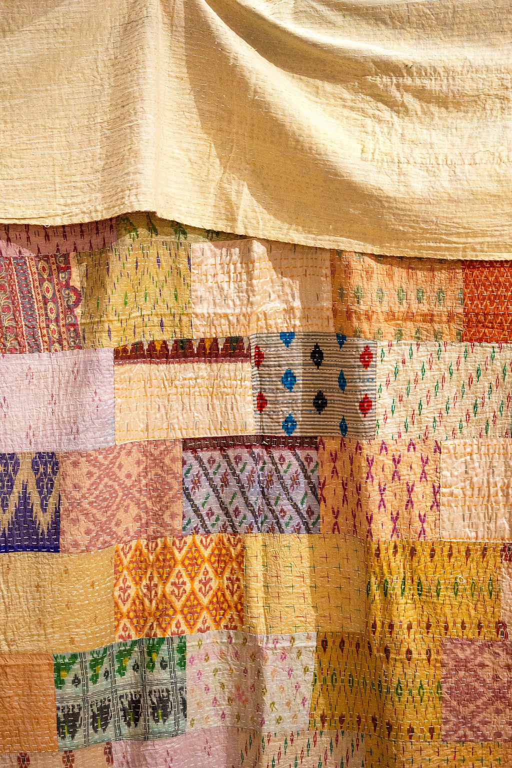 Bohome Collection Vintage Silk kantha Bedspread Boho Chic Original Bedding Home Textiles Indian Sari Quilt Tapestry Bedroom Decor